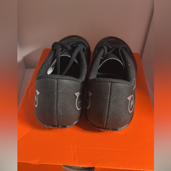 NWT NIKE VAPOR 14 CLUB FG/MG cleats Size 7 Women or 5.5 Me/Big Boys - Picture 3 of 6